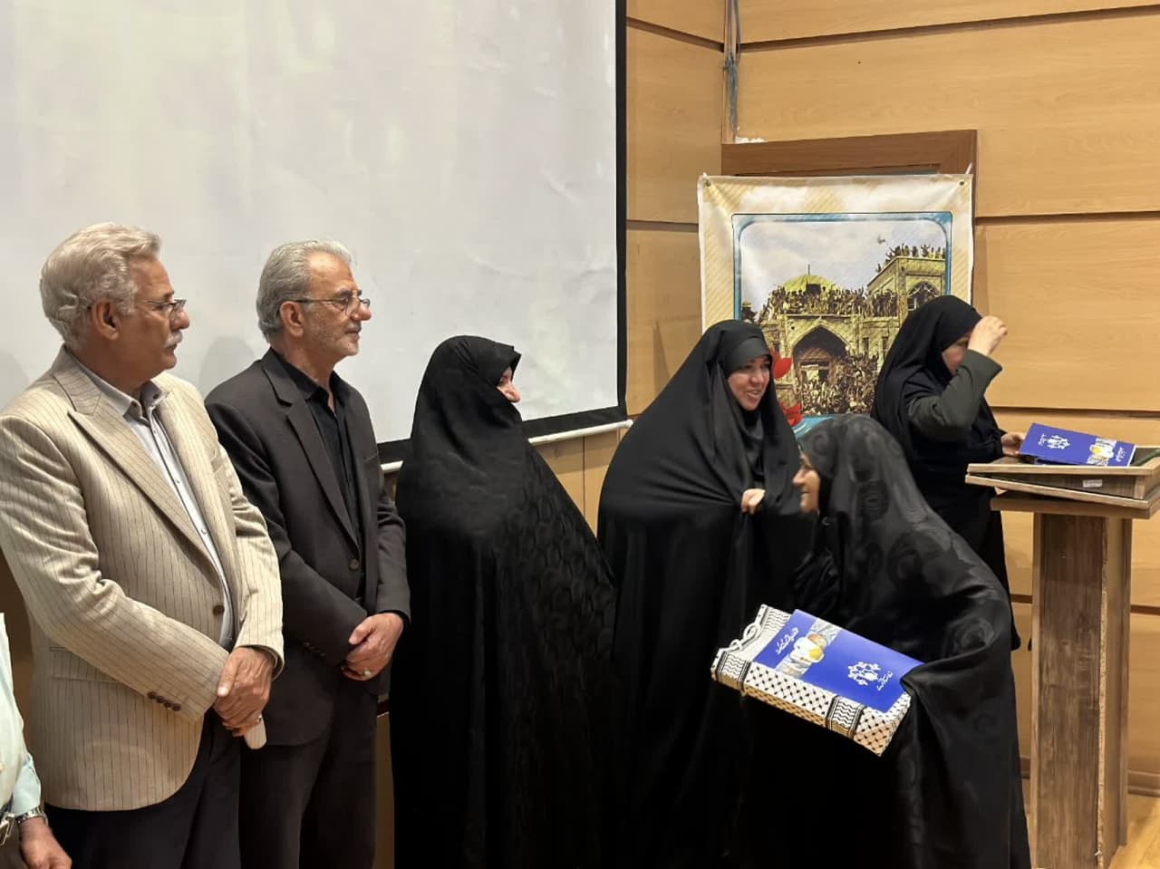 مراسم تجلیل از چهل بانوی جهادگر بولوار توس در دوران انقلاب و دفاع مقدس به مناسبت سالروز آزادسازی